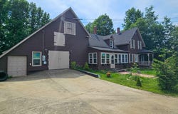 29 River Street, Strong, ME 04983