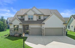 7989 S River Ct, Franklin, WI 53132