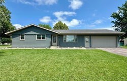 966 Pleasant Avenue, Worthington, MN 56187