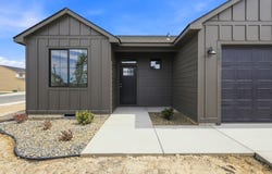 1201 Topaz Ave, Grandview, WA 98930