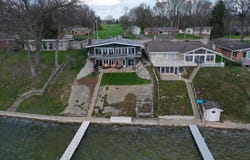 1043 E Northshore Drive, Syracuse, IN 46567