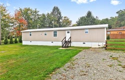 323 Crestview Dr, Donegal, PA 15610