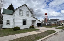 211 E Mcmillan Ave, Newberry, MI 49868