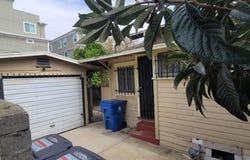 1183 W 37th Dr, Los Angeles, CA 90007