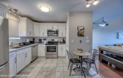19 Middle Village Way, Tannersville, PA 18372