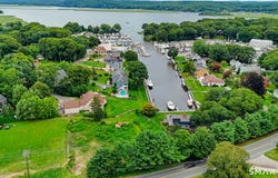 81 Essex Road, Old Saybrook, CT 06475