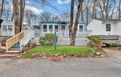 21 Cottage Road, Baiting Hollow, NY 11933