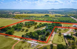 95 Loma LN, Fredericksburg, TX 78624