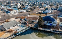 4 RONA Lane, MANAHAWKIN, NJ 08050