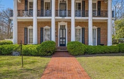 140 N MAURY St, Holly Springs, MS 38635