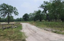 111 Deer Run Cir, George West, TX 78022