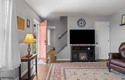 4 DEVON CIRCLE, PAOLI, PA 19301