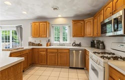 46 Bakewell Court, Cranston, RI 02921