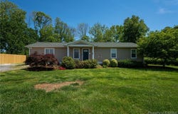 899  Bluff Point Rd, Kilmarnock, VA 22482