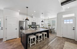 2 Hawthorne Ave, Fontana, CA 92335