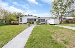 1206 W Jackson Street, Clarksville, TX 75426