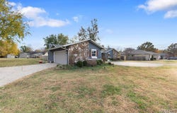 423 W Salcedo Road, Sikeston, MO 63801