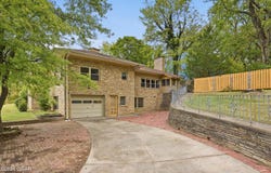 517 W Hickory Street, Neosho, MO 64850