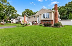 31 Sterling Lane, Smithtown, NY 11787