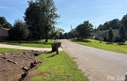 127 S Yadkin River Road, Statesville, NC 28625