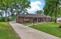 404 Oakmont Circle, Ballwin, MO 63011