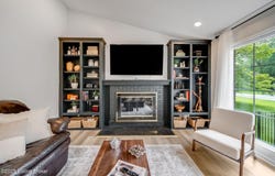 2207 Bashford Manor Ln, Louisville, KY 40218