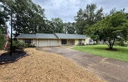 105 Yosemite Cr., Tupelo, MS 38801