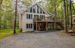 48 Ridge Road, Clifton Township, PA 18424