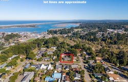 775 10TH St SE, Bandon, OR 97411
