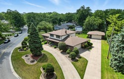 1246 River Drive, Munster, IN 46321