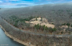 575 Parkers Glen Road, Shohola, PA 18458