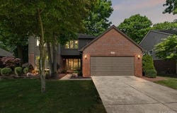 2082 Avon Lake Lane, Rochester Hills, MI 48307