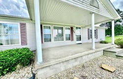 403 W. Broadway St, Farina, IL 62838