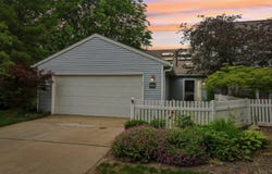 838 Lynnhaven Ln, Akron, OH 44313