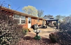 2725 Mohawk Drive, Bowling Green, KY 42104