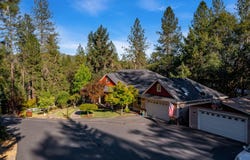1260 Pinecrest Drive, Grants Pass, OR 97526