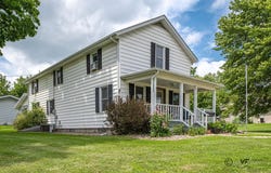 210 Center, DAKOTA, IL 61018