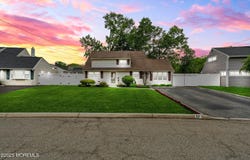 27 Sunrise Road, Old Bridge, NJ 08857