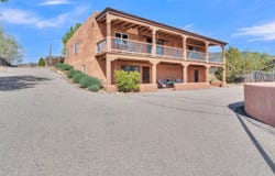 424 Apodaca Hill, Santa Fe, NM 87501