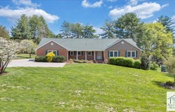 1505 Meadowview Ln, Martinsville, VA 24112