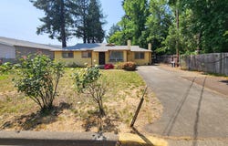 217 W Watkins Street, Cave Junction, OR 97523
