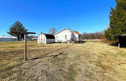 225 E. Sycamore, Sumner, IL 62466