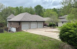 8324 Hedges Avenue, Raytown, MO 64138