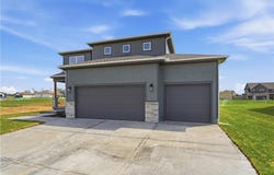 4712 SW 6th Terrace, Blue Springs, MO 64014