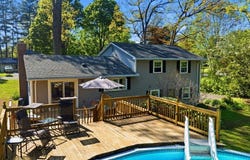 9 Meadowbrook Drive, Hadley, MA 01035