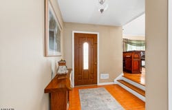 93 Randolph Ave, Randolph Twp., NJ 07869-1200