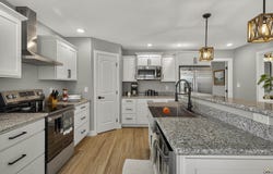 3213 SE Blazing Star DR, Topeka, KS 66609