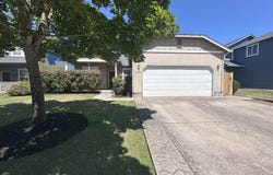 5782 MONTCLAIRE WAY, Springfield, OR 97478