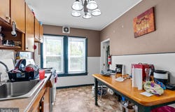 35 W LINCOLN HWY, PENNDEL, PA 19047