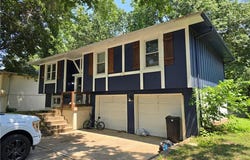 1615 SE Royal Street, Oak Grove, MO 64075